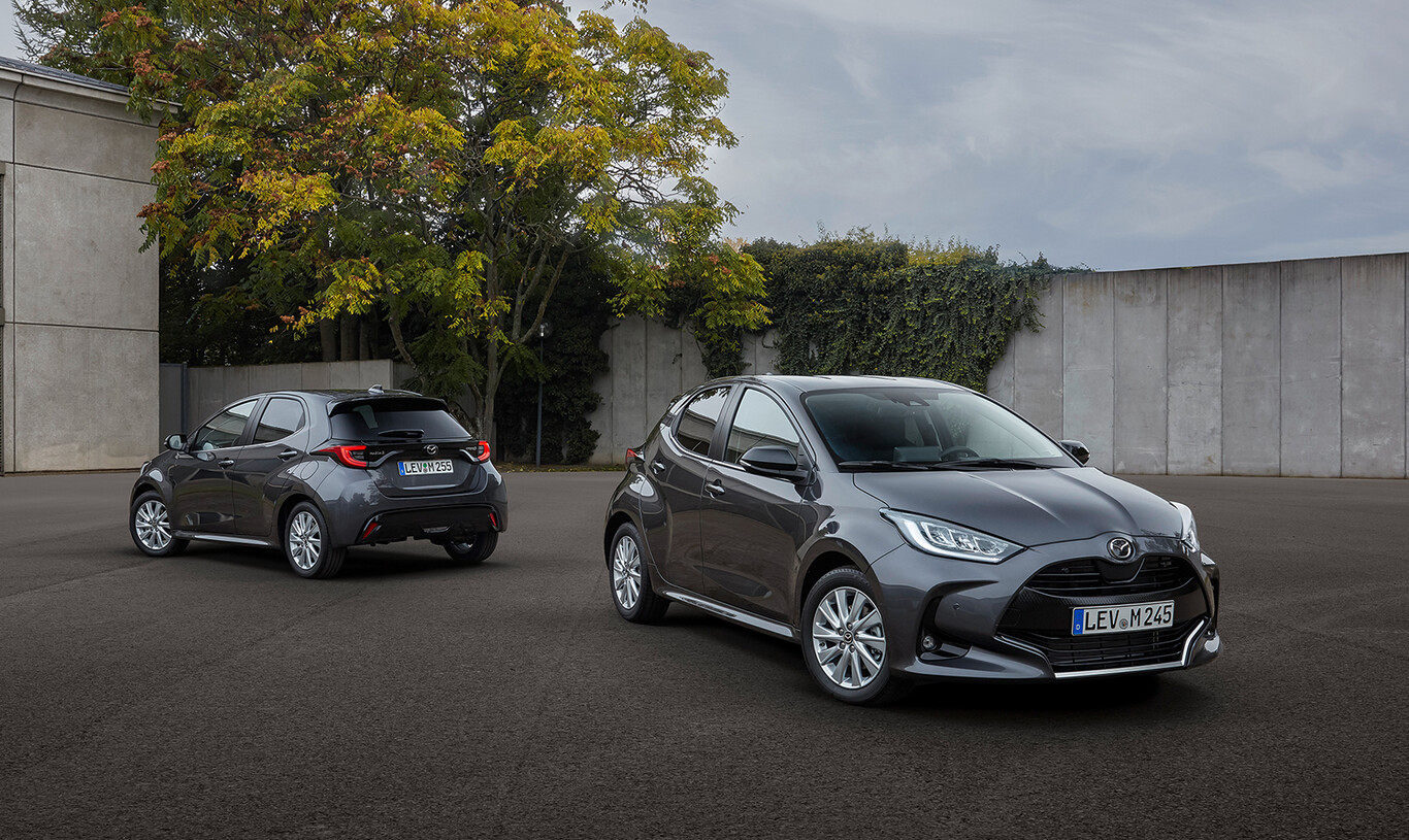 Fotos dle Mazda2 hybrid, estrenado en 2022 de frente y por detrás