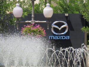 Mazda Skyactiv Tour con prueba de coches en Huesca, Plaza de Navarra