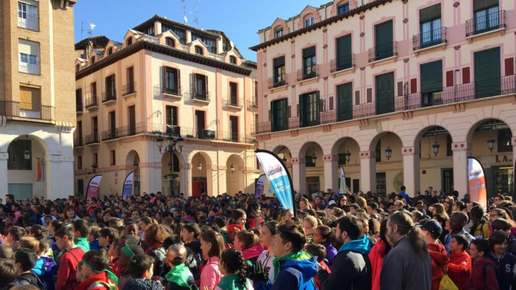 Foto de la plaza Luis López Allué con motivo de la Mini Marcha Aspace Huesca 2020