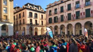 Foto de la plaza Luis López Allué con motivo de la Mini Marcha Aspace Huesca 2020