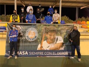 Tumasa, venta de coches nuevos y usados en Huesca y Monzón, es patrocinador oficial del Club de Tenis Zoiti de Huesca, en pleno relevo generacional y con más jugadores que nunca