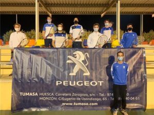 Tumasa, venta de coches nuevos y usados en Huesca y Monzón, es patrocinador oficial del Club de Tenis Zoiti de Huesca, en pleno relevo generacional y con más jugadores que nunca